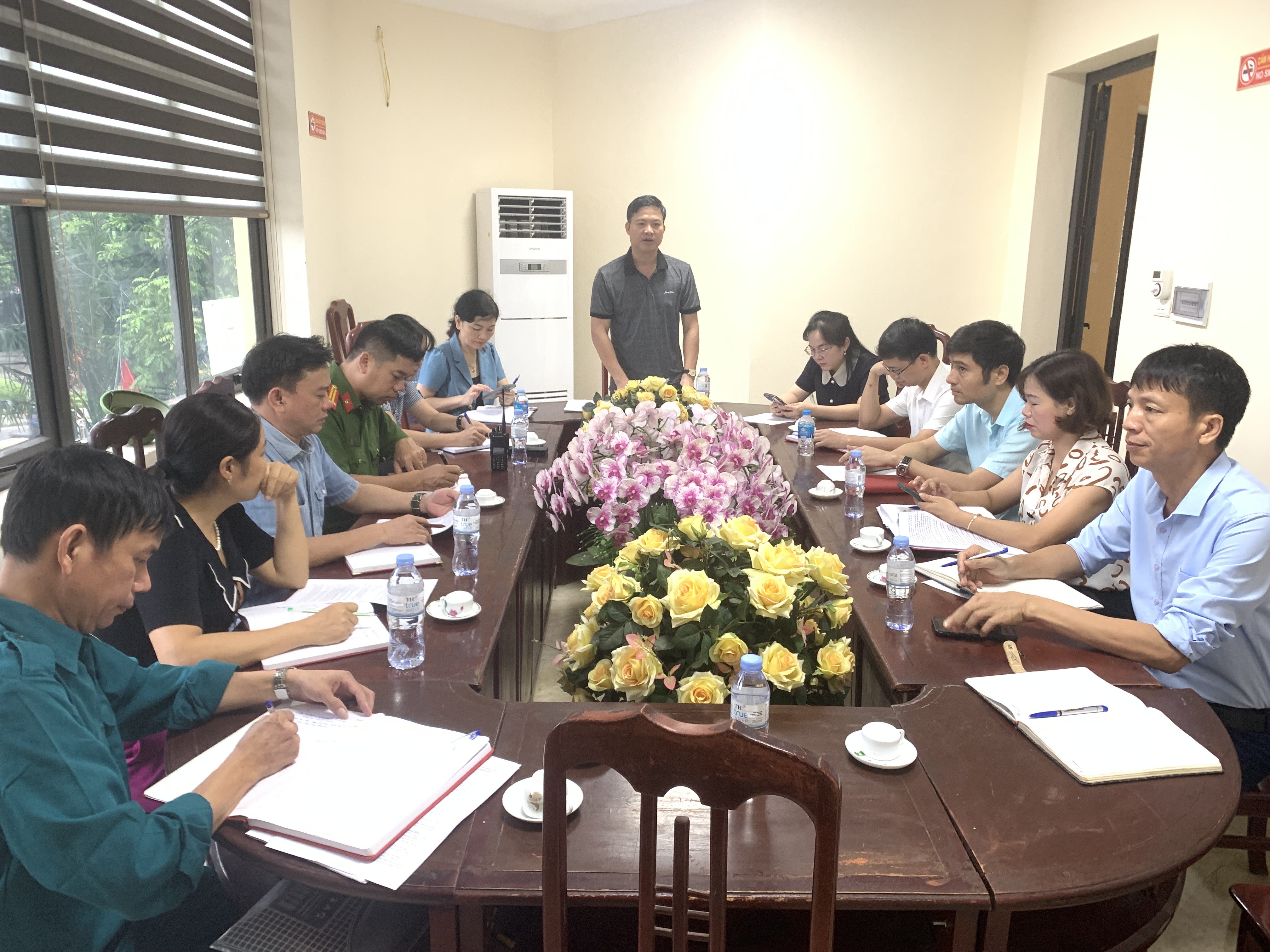 Thường trực Ban chỉ huy phòng thủ dân sự phường Phù Vân triển khai công tác ứng phó cơn bão số 3 (Wipha).